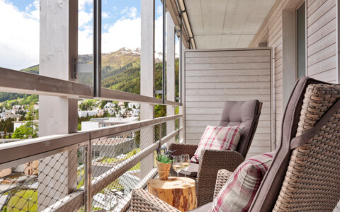 Luxuriöses Swiss Mountain Resort in Davos, bietet erstklassige Unterkünfte, Wellness-Einrichtungen und spektakuläre Ausblicke auf die Alpen, perfekt für Erholung und Abenteuer.