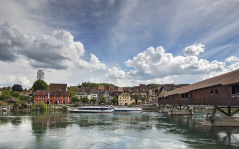 Tagesausflug mit dem Schiff von Solothurn nach Biel, Kenner bezeichnen die Aareschifffahrt als den Schiffsausflug der Schweiz - Stadt Büren