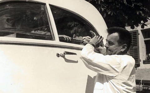 Gründer von „Edelweiss-Express“, dem Vorläufer von Born Reisen. Mit seinem ersten Reisecar der Marke Ford legte Franz Born 1936 den Grundstein für das Unternehmen.