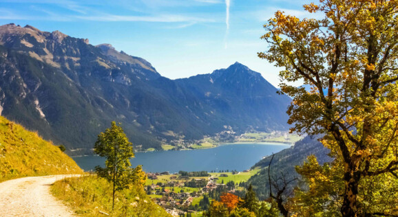 Österreich Blick auf den Achensee